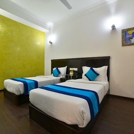 Hotel Mint Casa New Delhi Bagian luar foto
