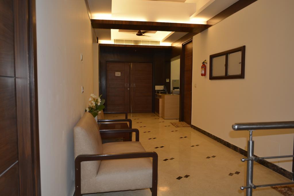 Hotel Mint Casa New Delhi Bagian luar foto
