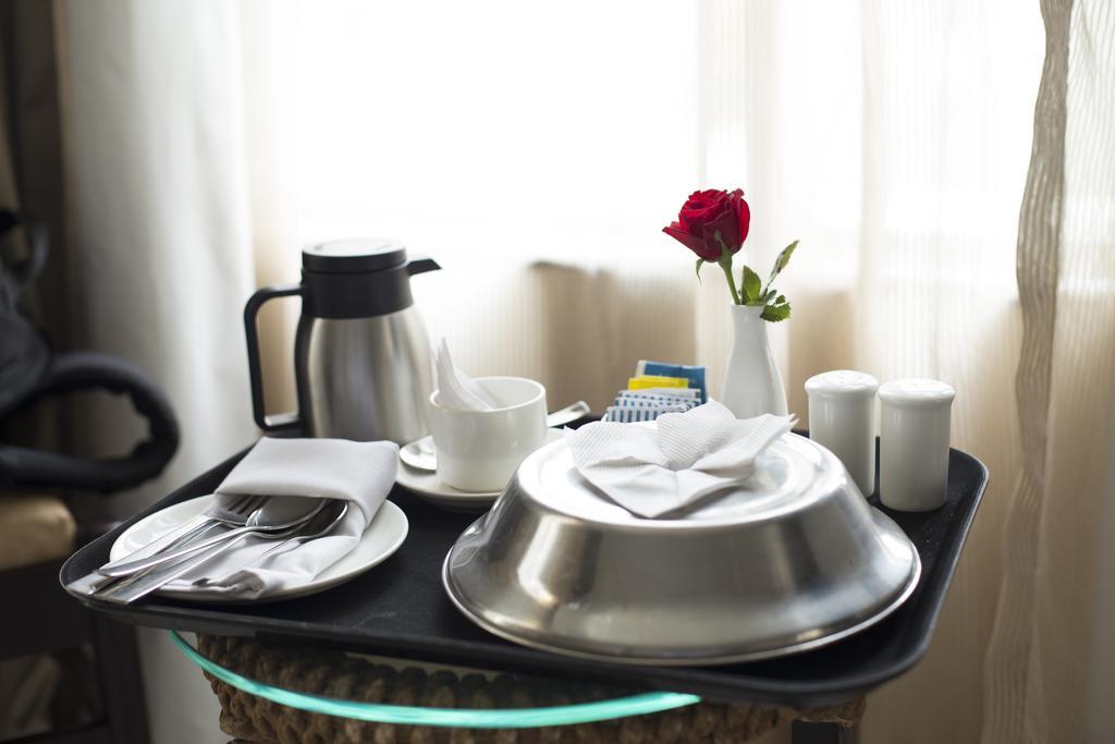 Hotel Mint Casa New Delhi Bagian luar foto