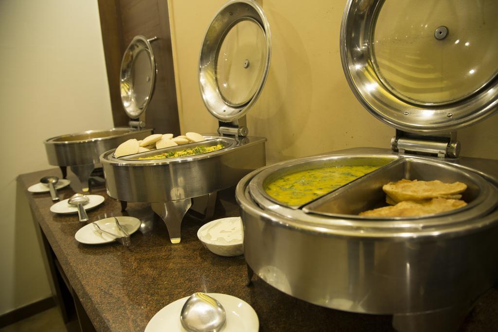 Hotel Mint Casa New Delhi Bagian luar foto
