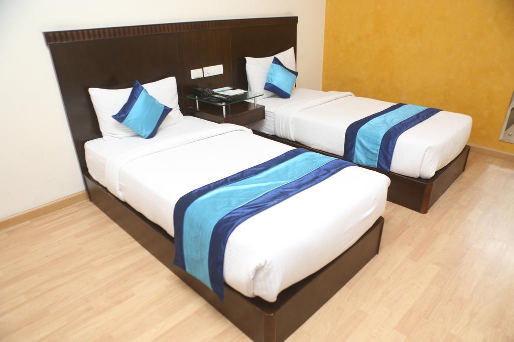 Hotel Mint Casa New Delhi Bagian luar foto