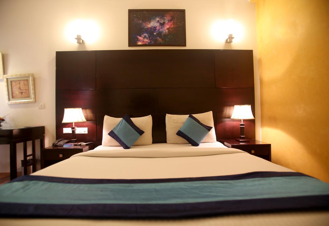 Hotel Mint Casa New Delhi Bagian luar foto