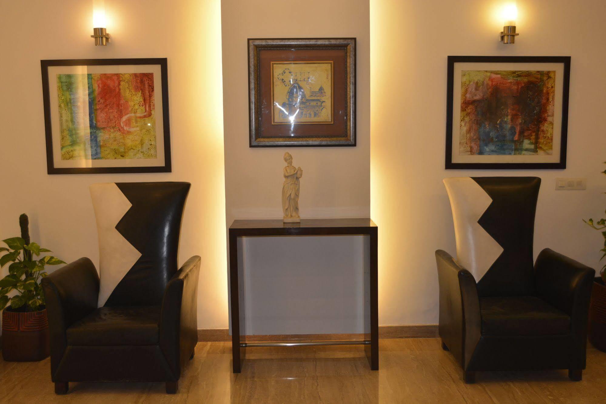 Hotel Mint Casa New Delhi Bagian luar foto