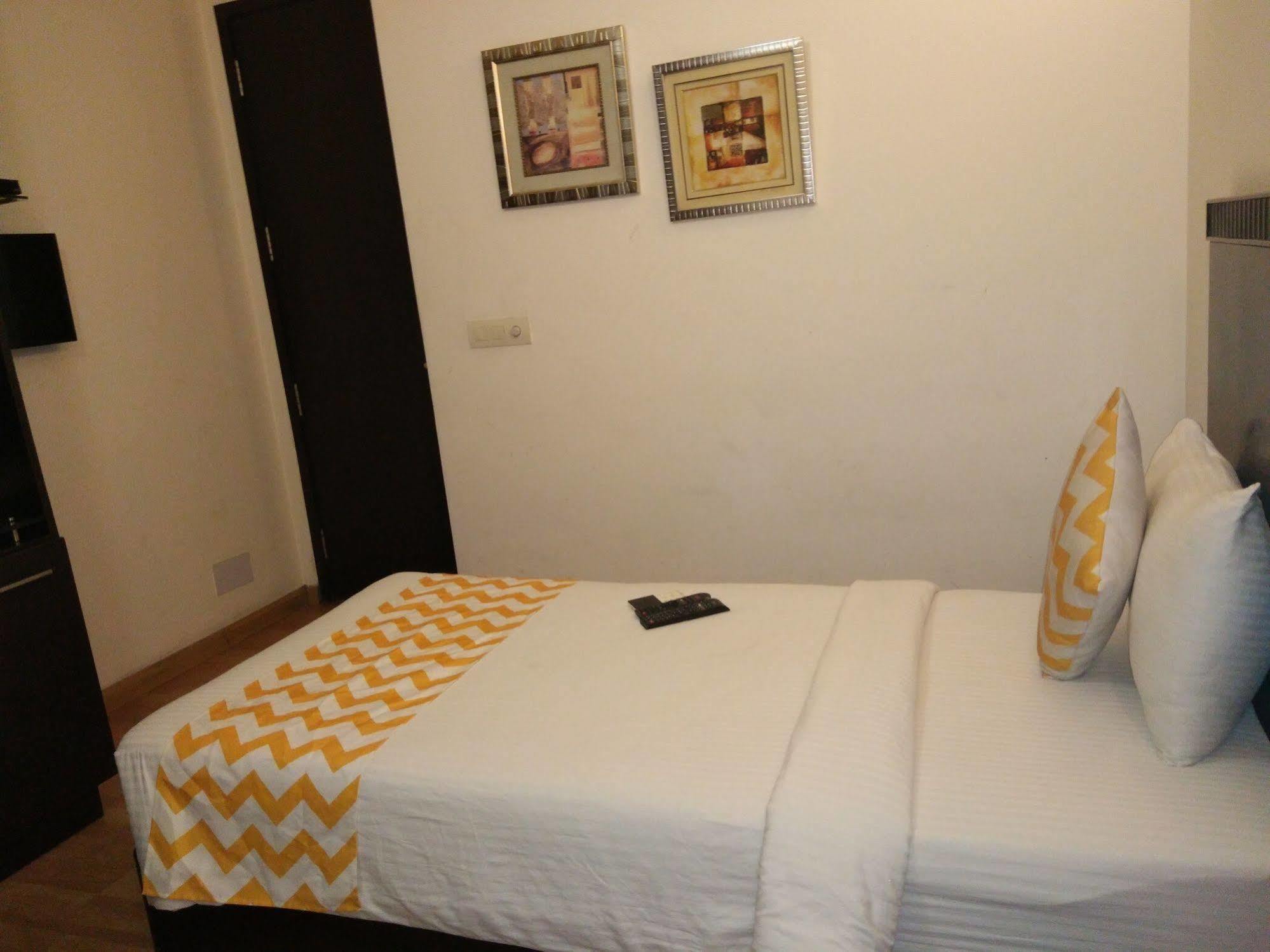 Hotel Mint Casa New Delhi Bagian luar foto