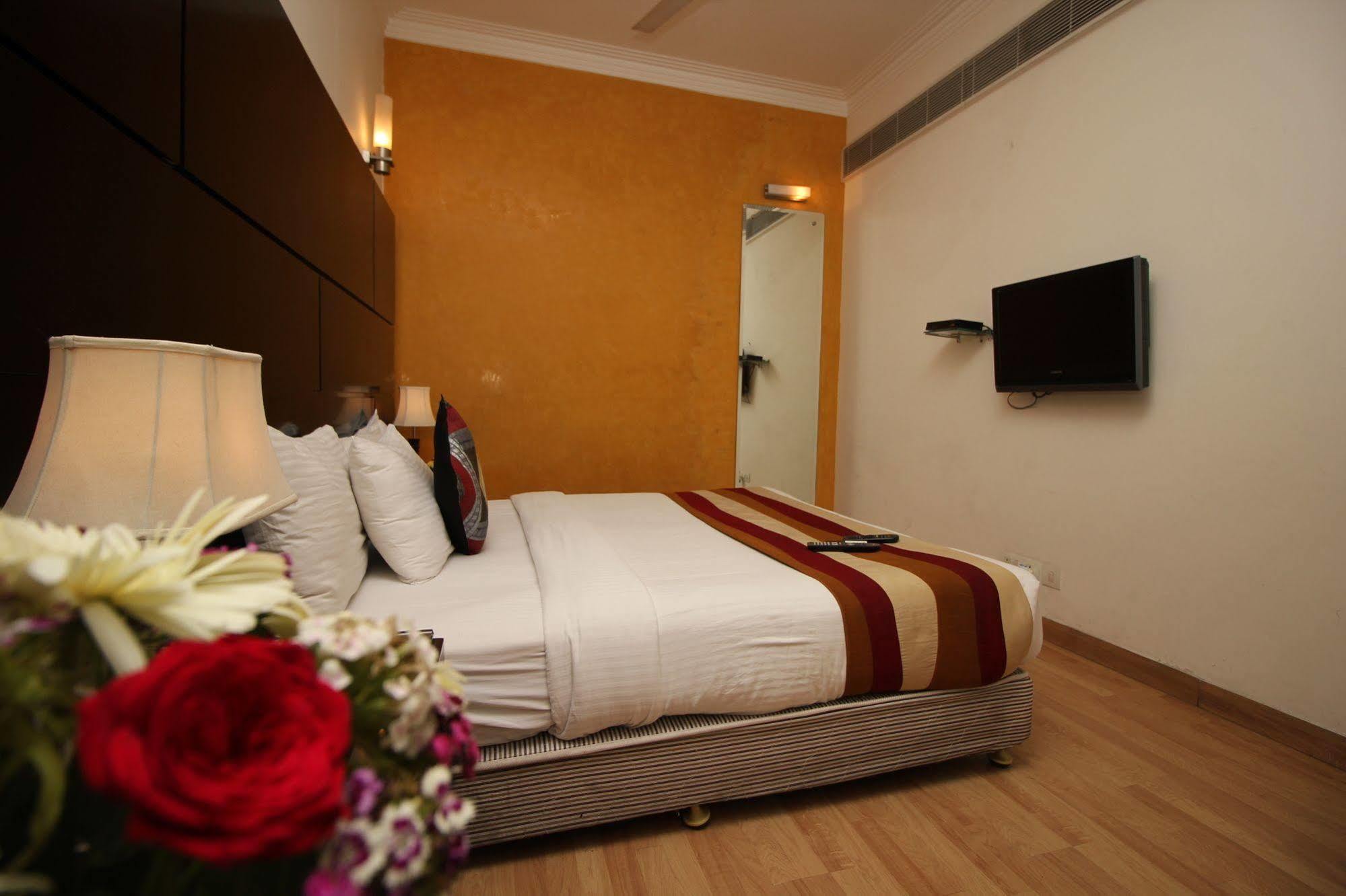 Hotel Mint Casa New Delhi Bagian luar foto